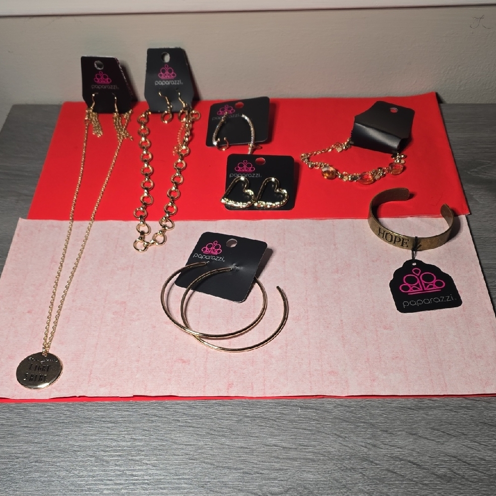 Paparazzi Gold Necklace and Bracelet Set